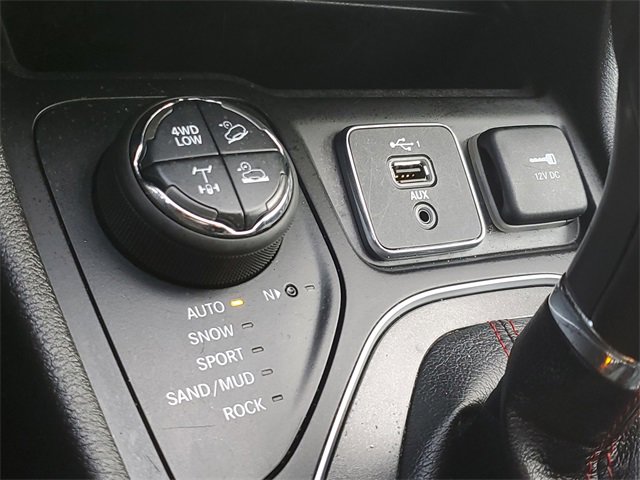 Used 2021 Jeep Cherokee Trailhawk w/ Comfort & Convenience Group image 30