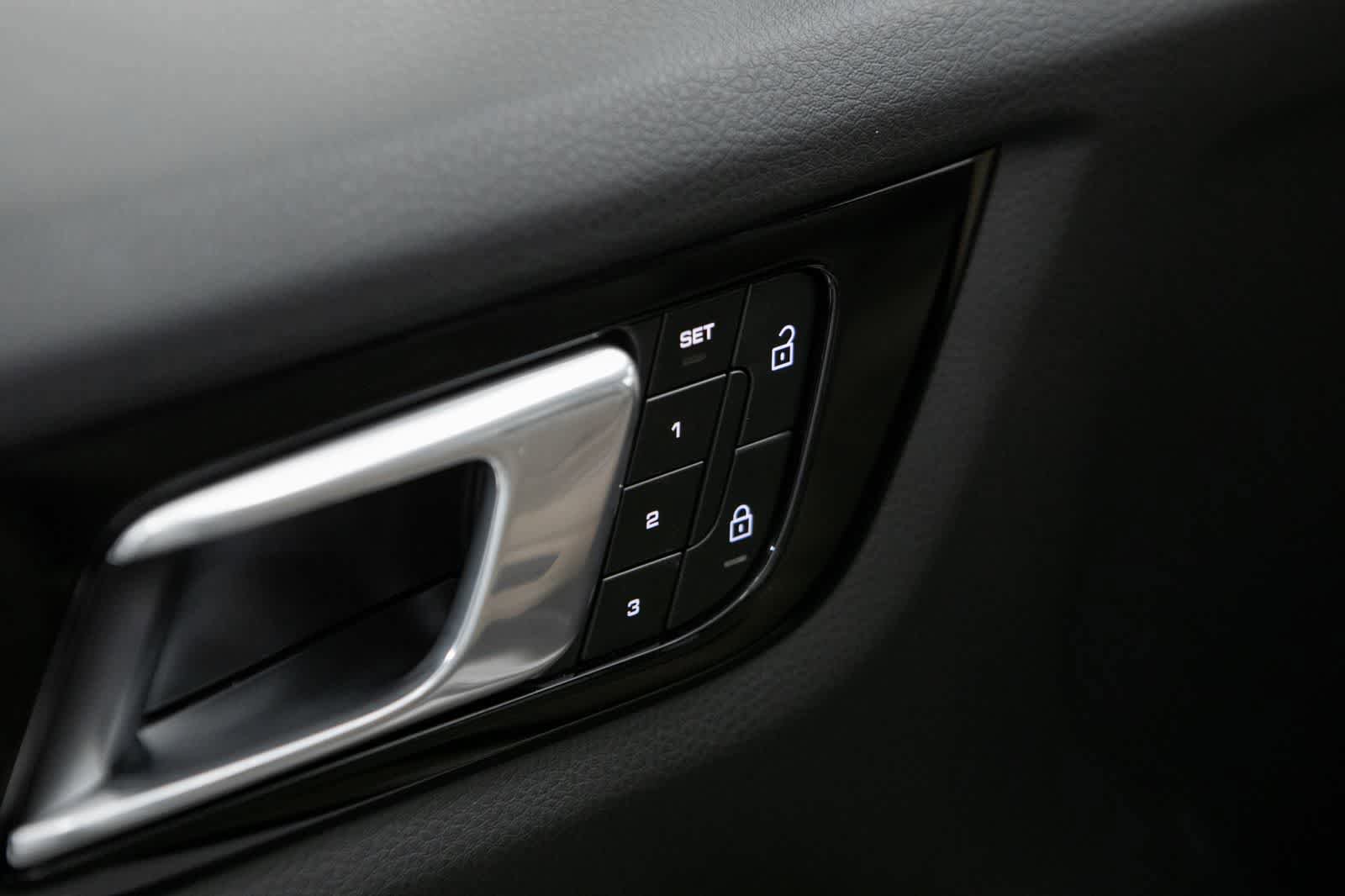 Certified 2023 Porsche Cayenne AWD/4WD image 25