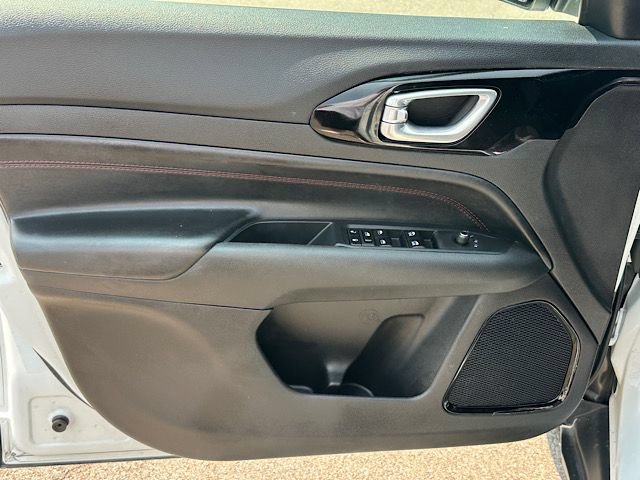 Used 2025 Jeep Compass Trailhawk AWD/4WD image 18