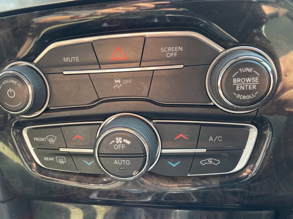 Used 2020 Chrysler 300 Limited AWD/4WD image 25