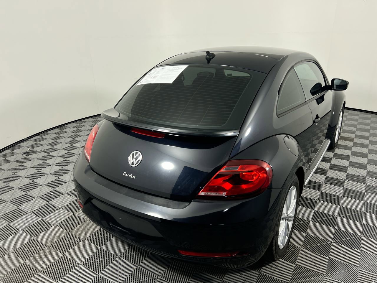 Used 2018 Volkswagen Beetle 2.0T S w/ Style & Comfort Package For S FWD image 3