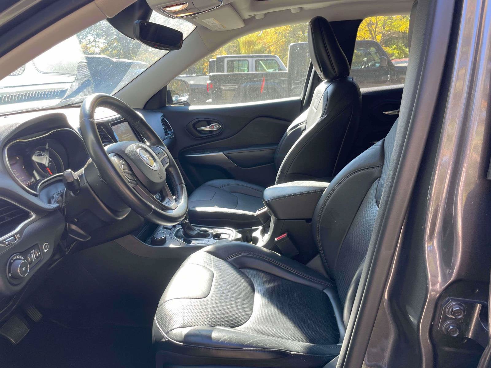 Used 2019 Jeep Cherokee Limited AWD/4WD image 12