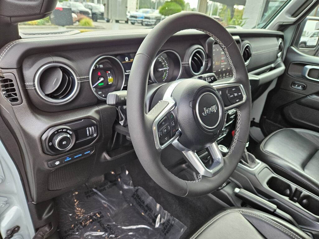 Used 2023 Jeep Wrangler Unlimited Sahara w/ Cold Weather Group AWD/4WD image 20