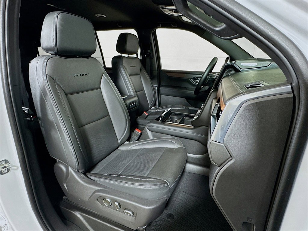 Certified 2025 GMC Yukon Denali image 28