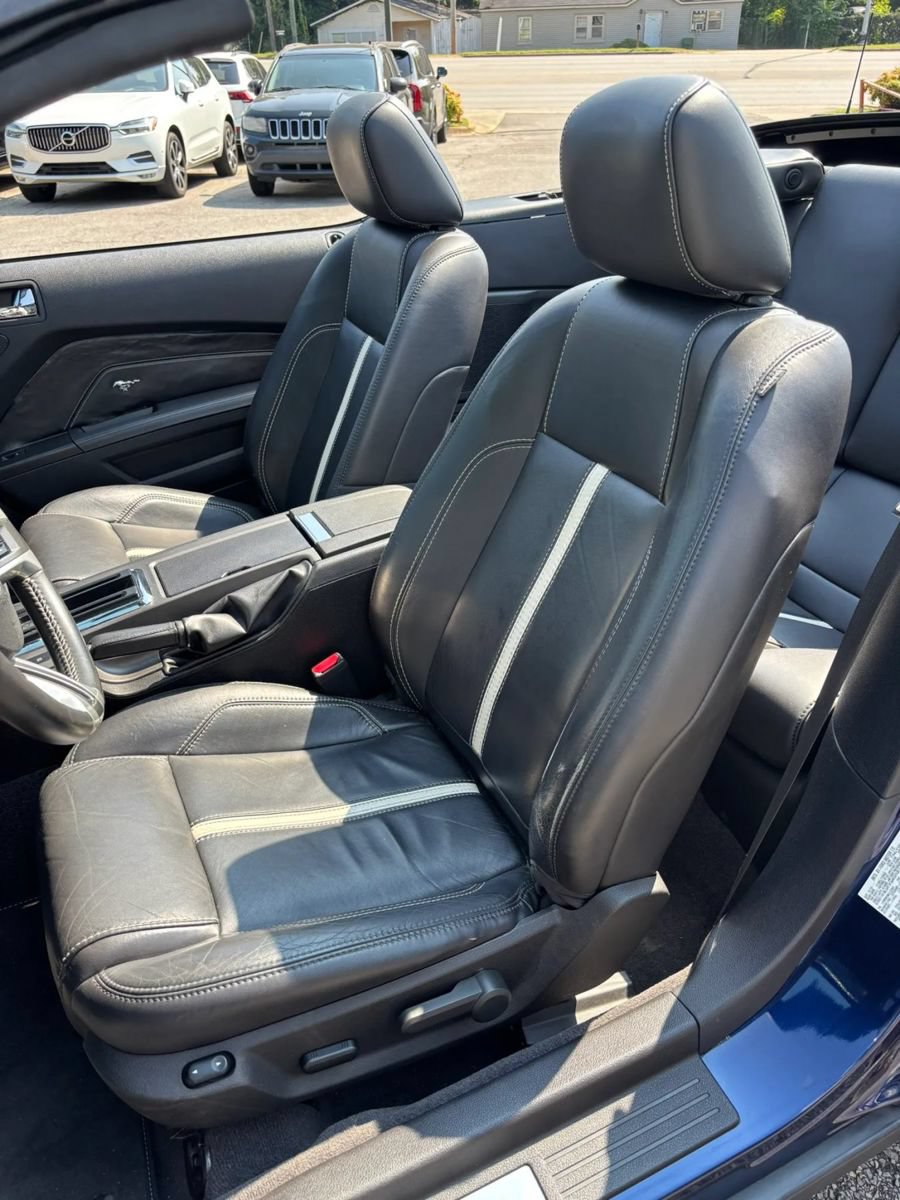 Used 2011 Ford Mustang GT Premium w/ Electronics Pkg RWD image 13