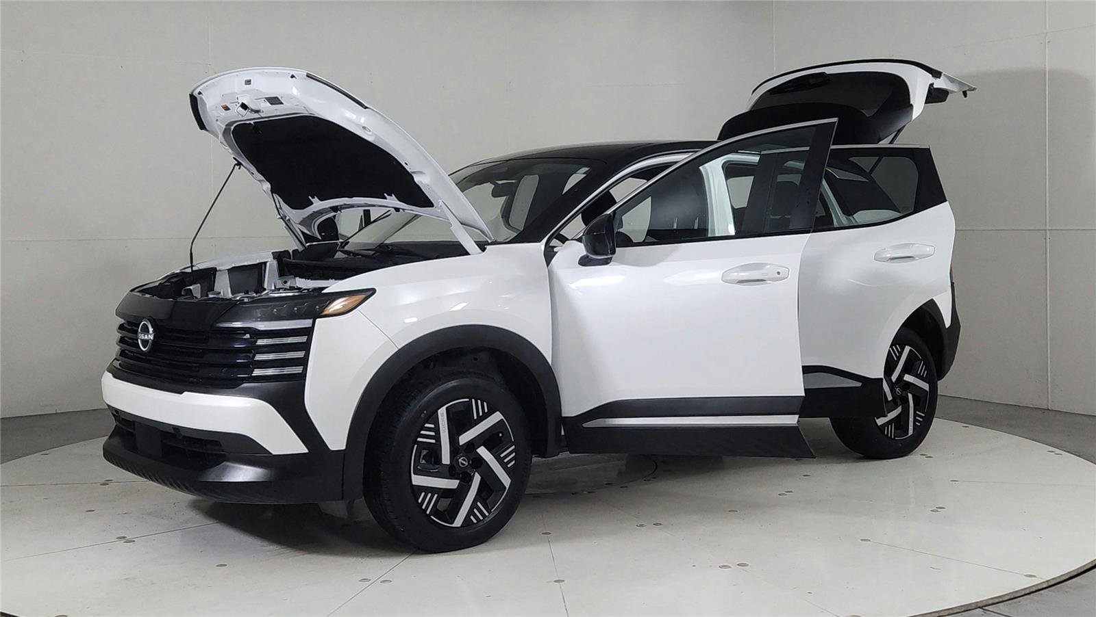 Used 2025 Nissan Kicks SV image 11