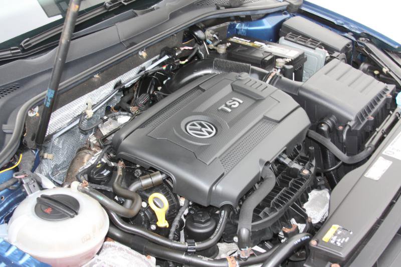 Used 2015 Volkswagen Golf S image 16