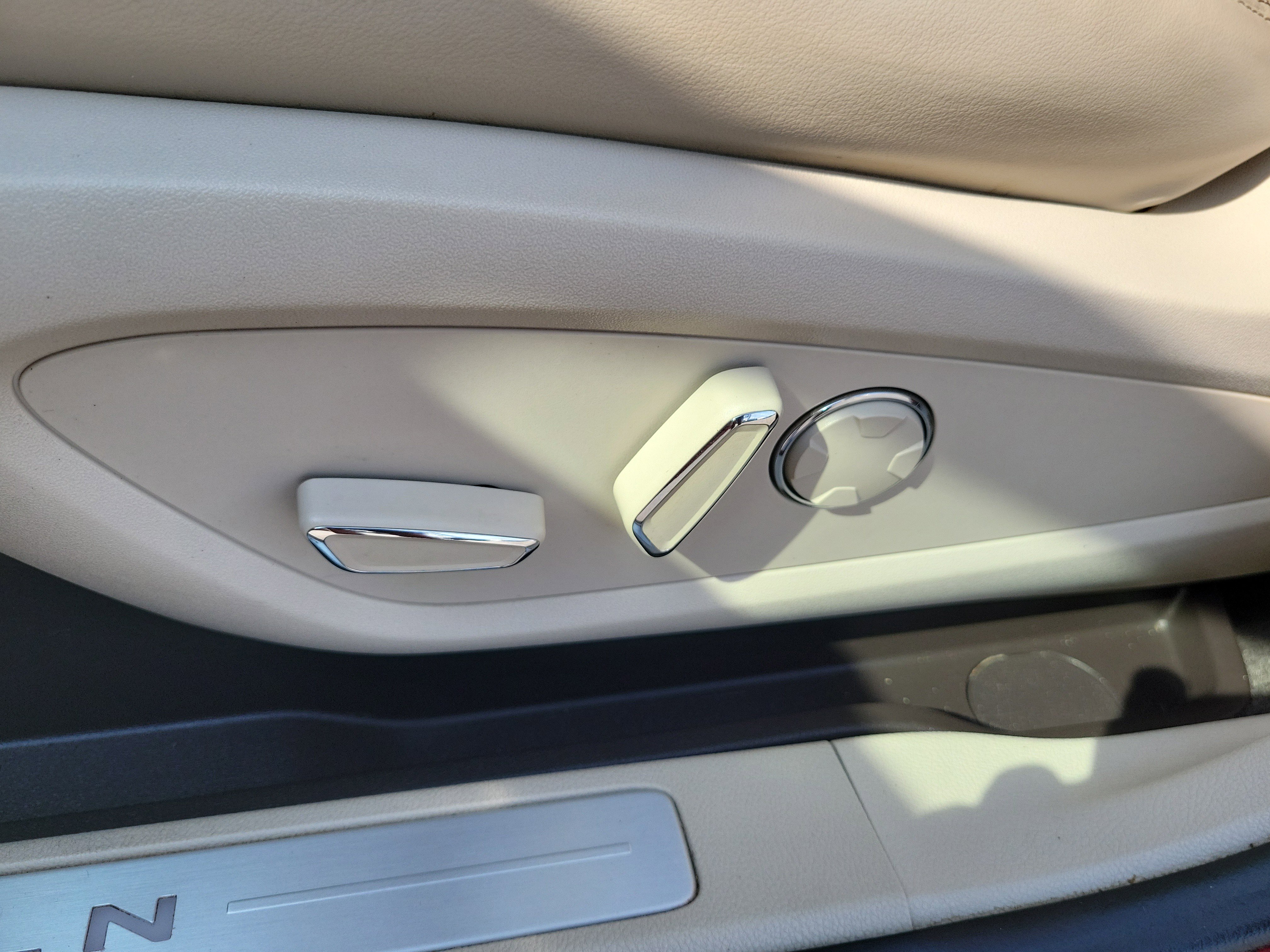 Used 2018 Lincoln MKC Select w/ Select Plus Package image 18