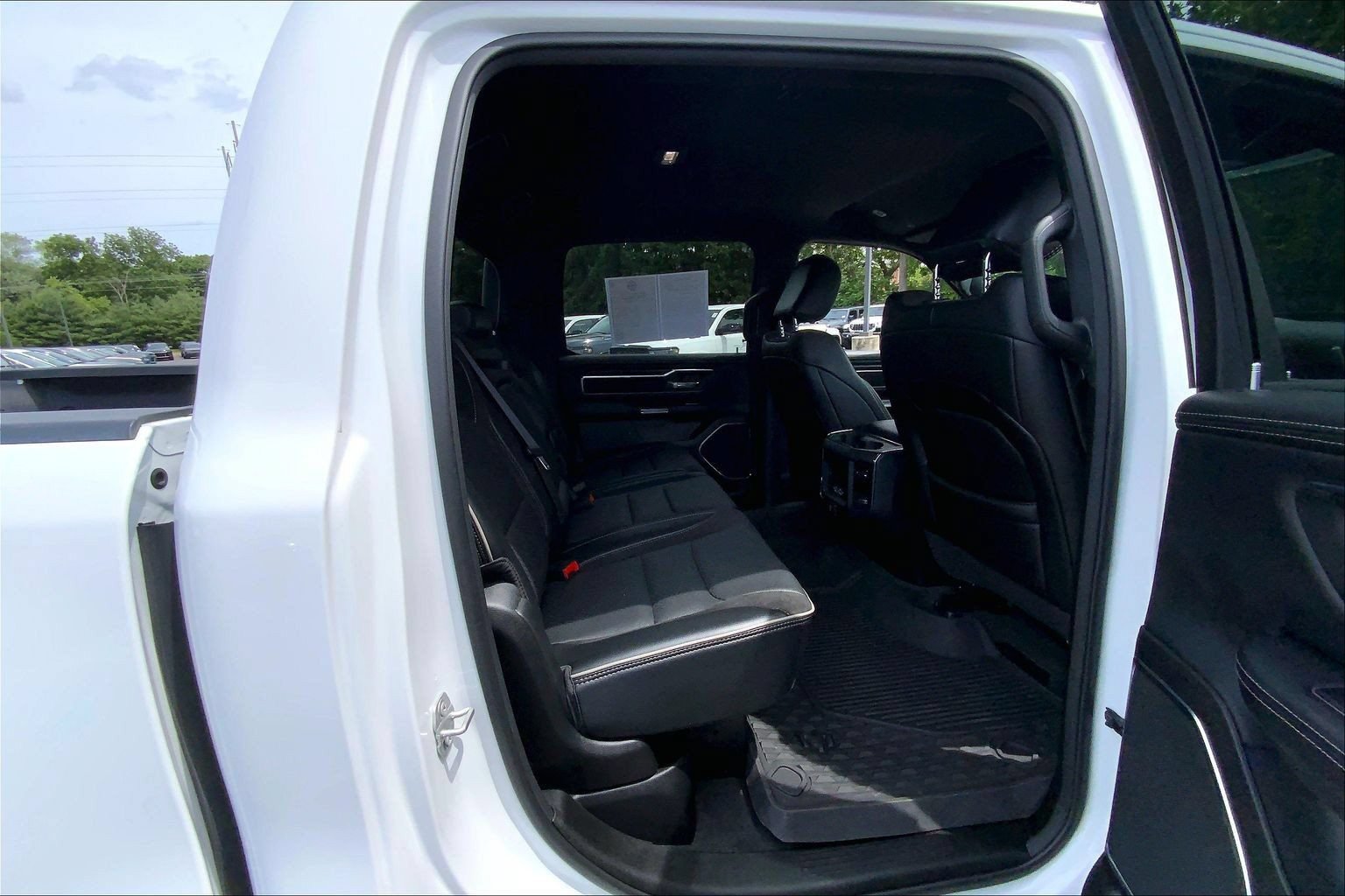 Used 2024 RAM 1500 Laramie AWD/4WD image 14