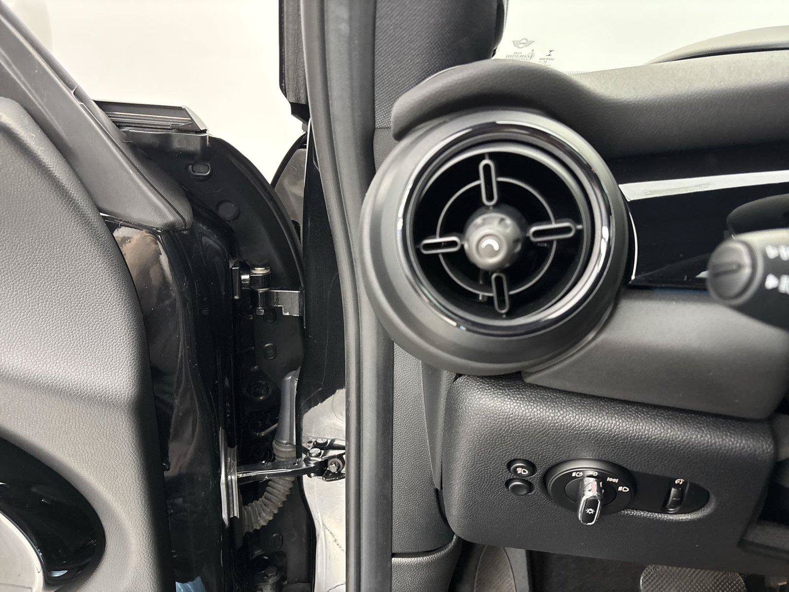 Used 2023 MINI Cooper SE FWD image 31