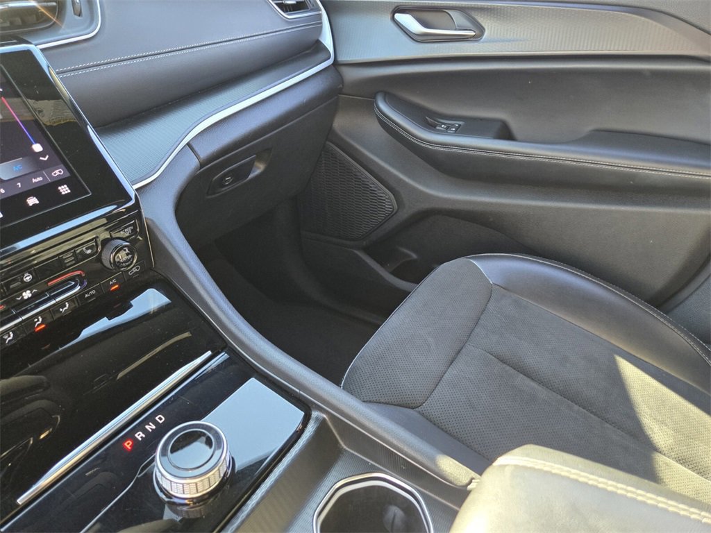 Used 2024 Jeep Grand Cherokee L Laredo image 28