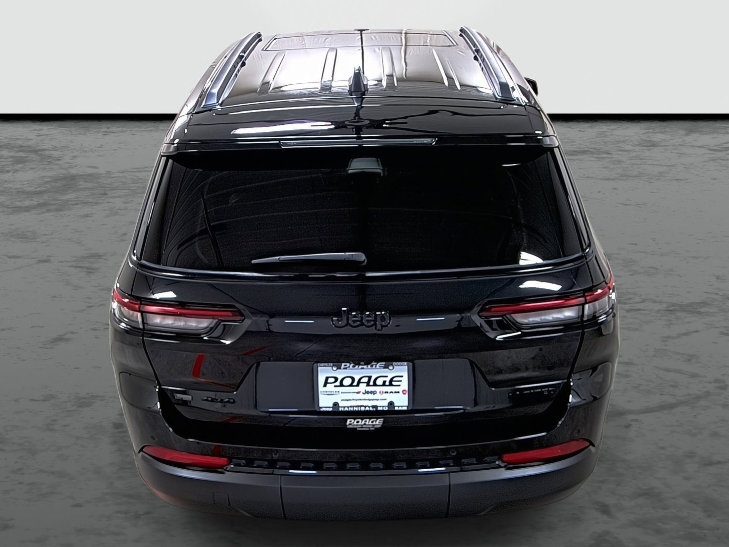 Used 2022 Jeep Grand Cherokee L Limited w/ Black Appearance Package AWD/4WD image 3