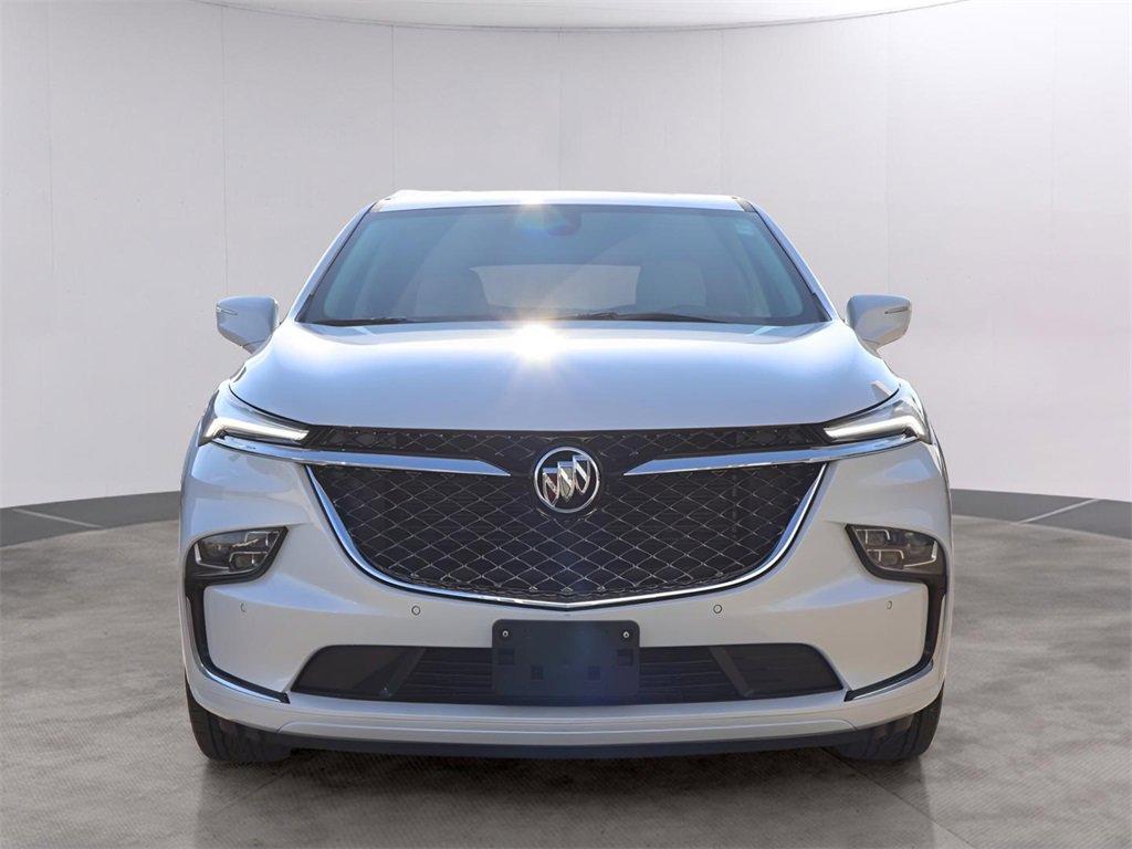 Used 2023 Buick Enclave Avenir w/ Avenir Technology Package image 2