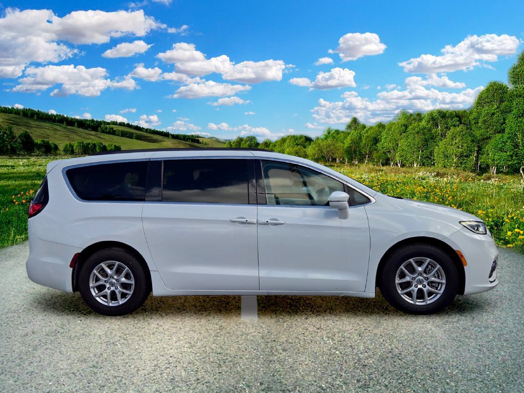 Used 2022 Chrysler Pacifica Touring-L FWD image 7