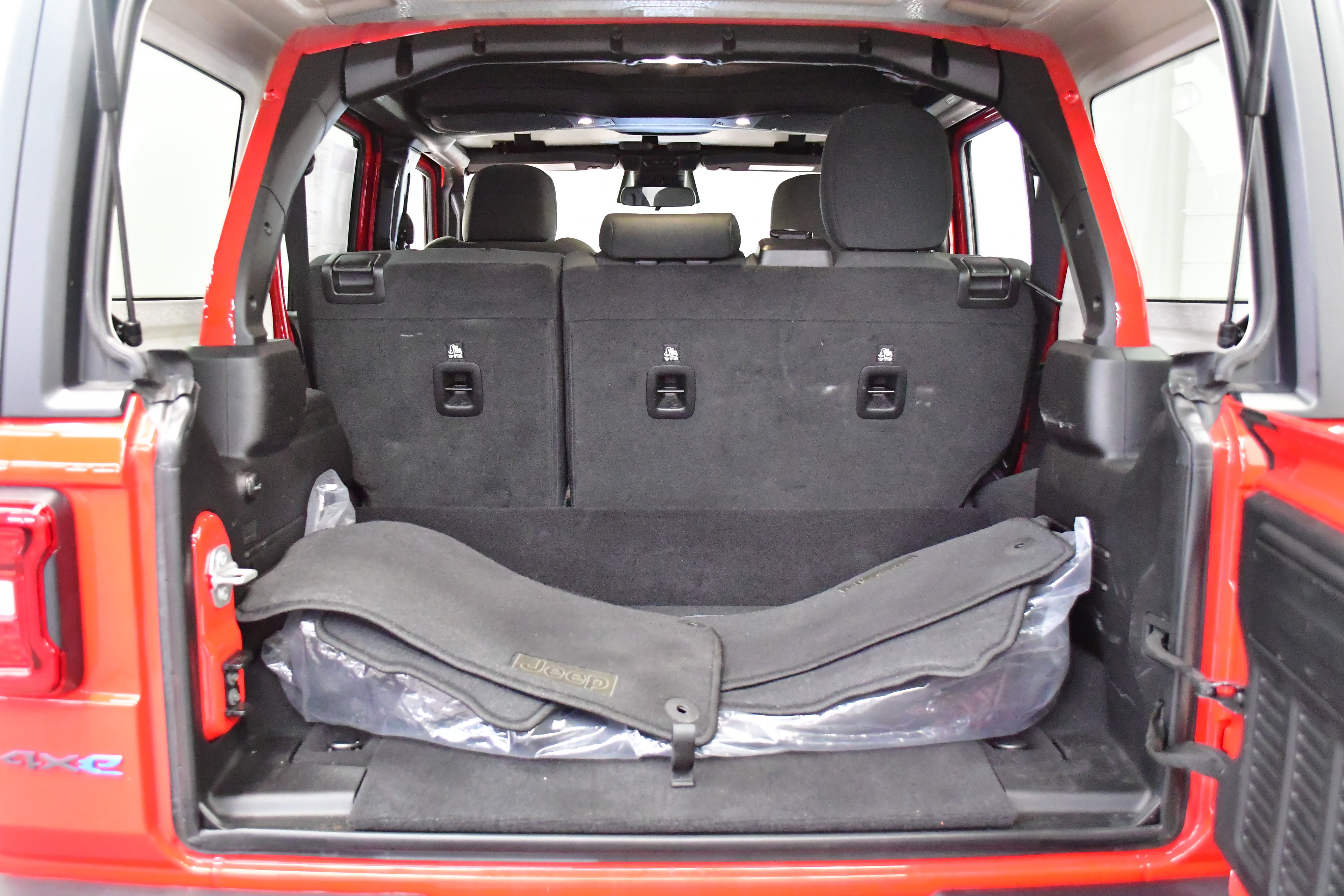 Used 2025 Jeep Wrangler Unlimited Rubicon 4xe image 8