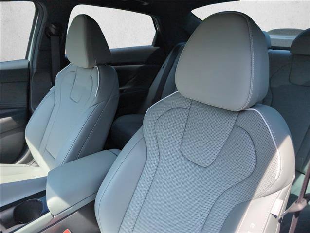 Certified 2025 Hyundai Elantra Limited FWD image 12