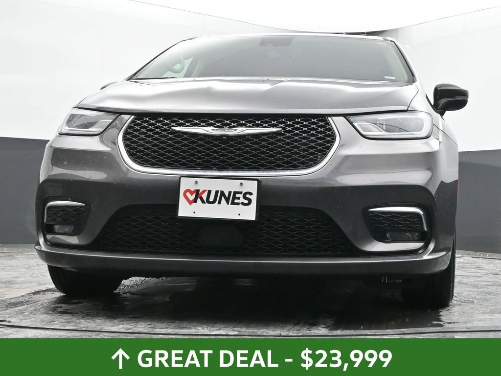 Used 2023 Chrysler Pacifica Touring-L image 44