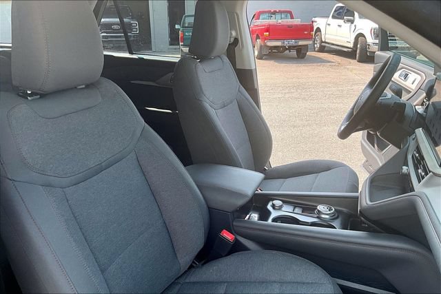 Used 2025 Ford Explorer Active AWD/4WD image 7