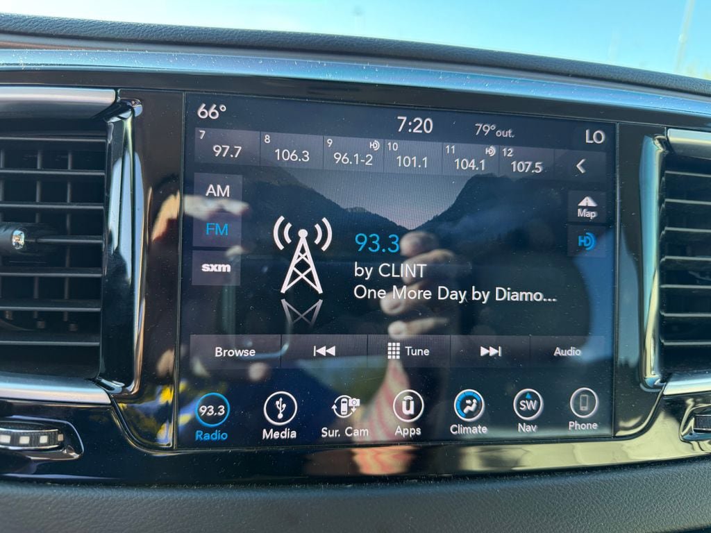 Used 2018 Chrysler Pacifica Touring-L Plus w/ Advanced Safetytec Group FWD image 9