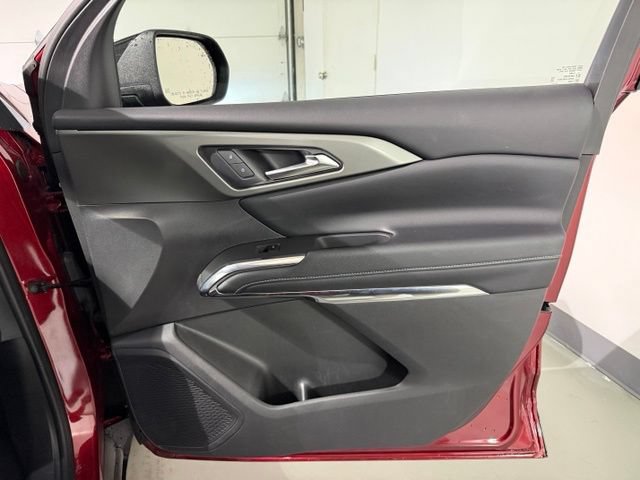 Used 2026 Chevrolet Traverse LT FWD image 29