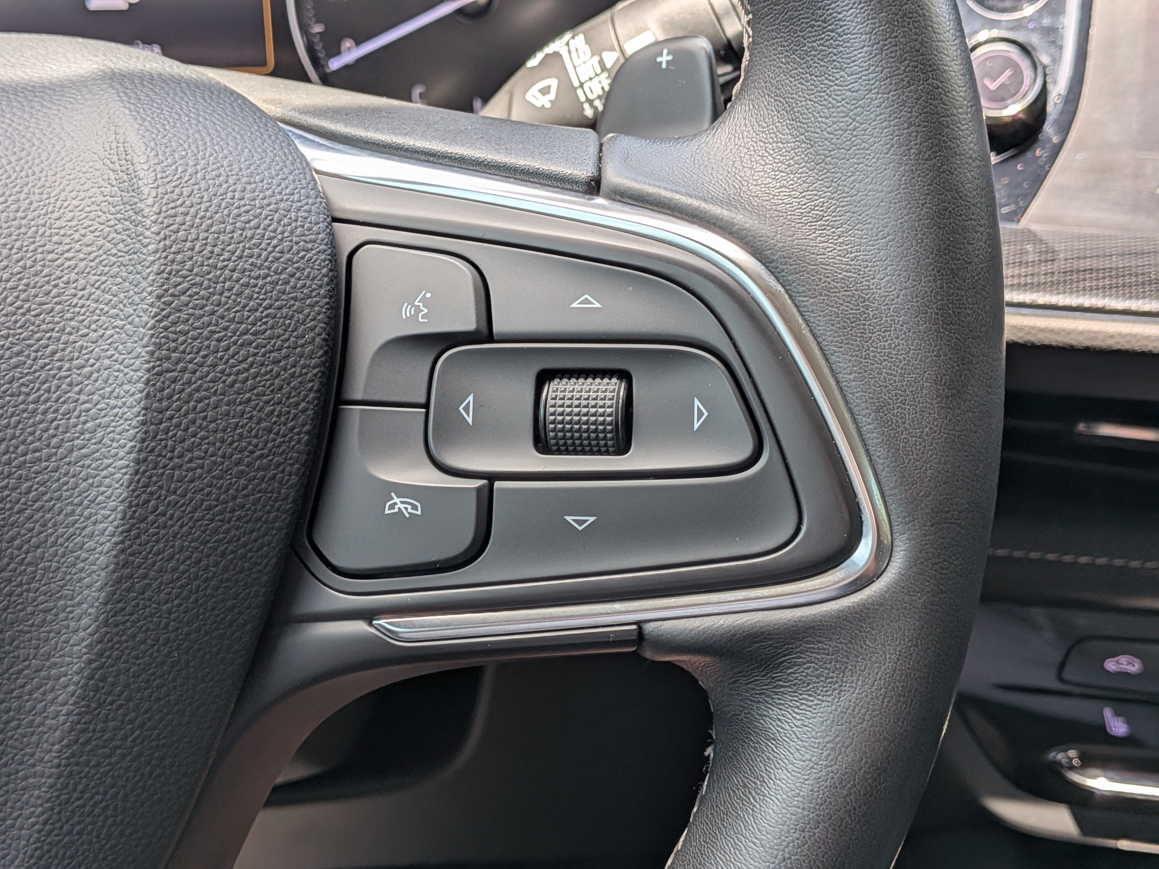 Used 2023 Buick Envision Essence AWD/4WD image 26