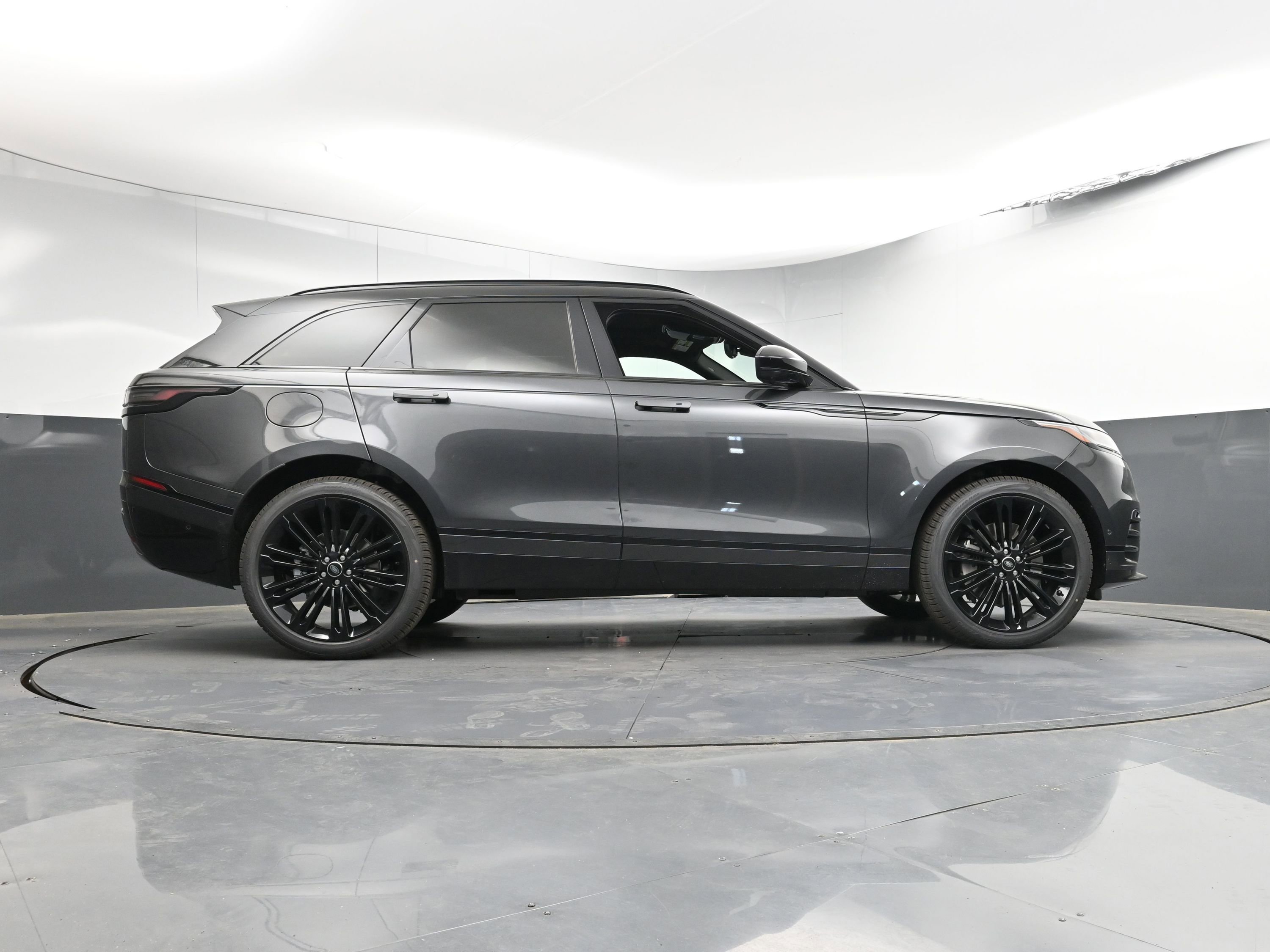 New 2026 Land Rover Range Rover Velar Dynamic SE image 28