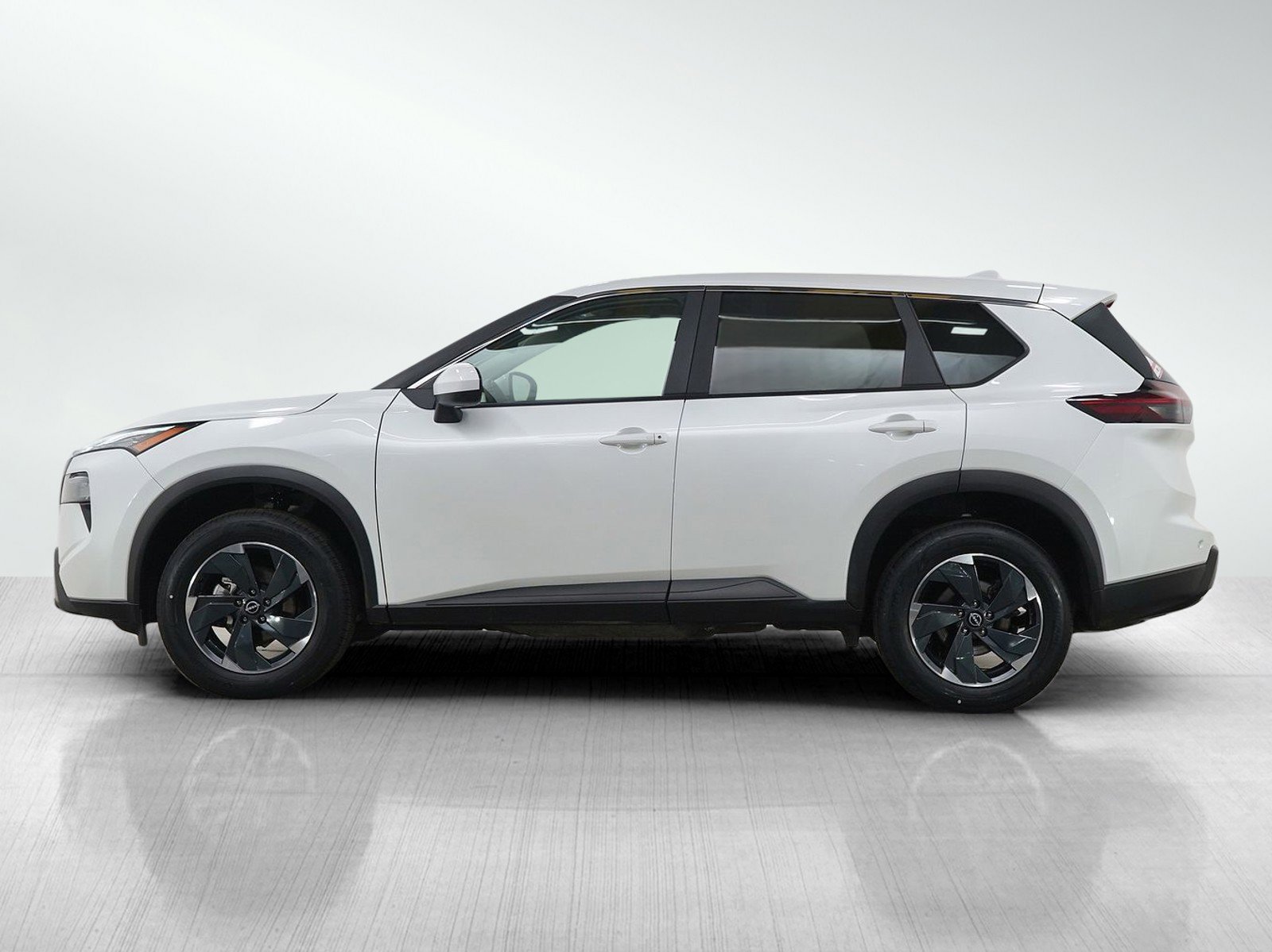 Used 2025 Nissan Rogue SV image 2
