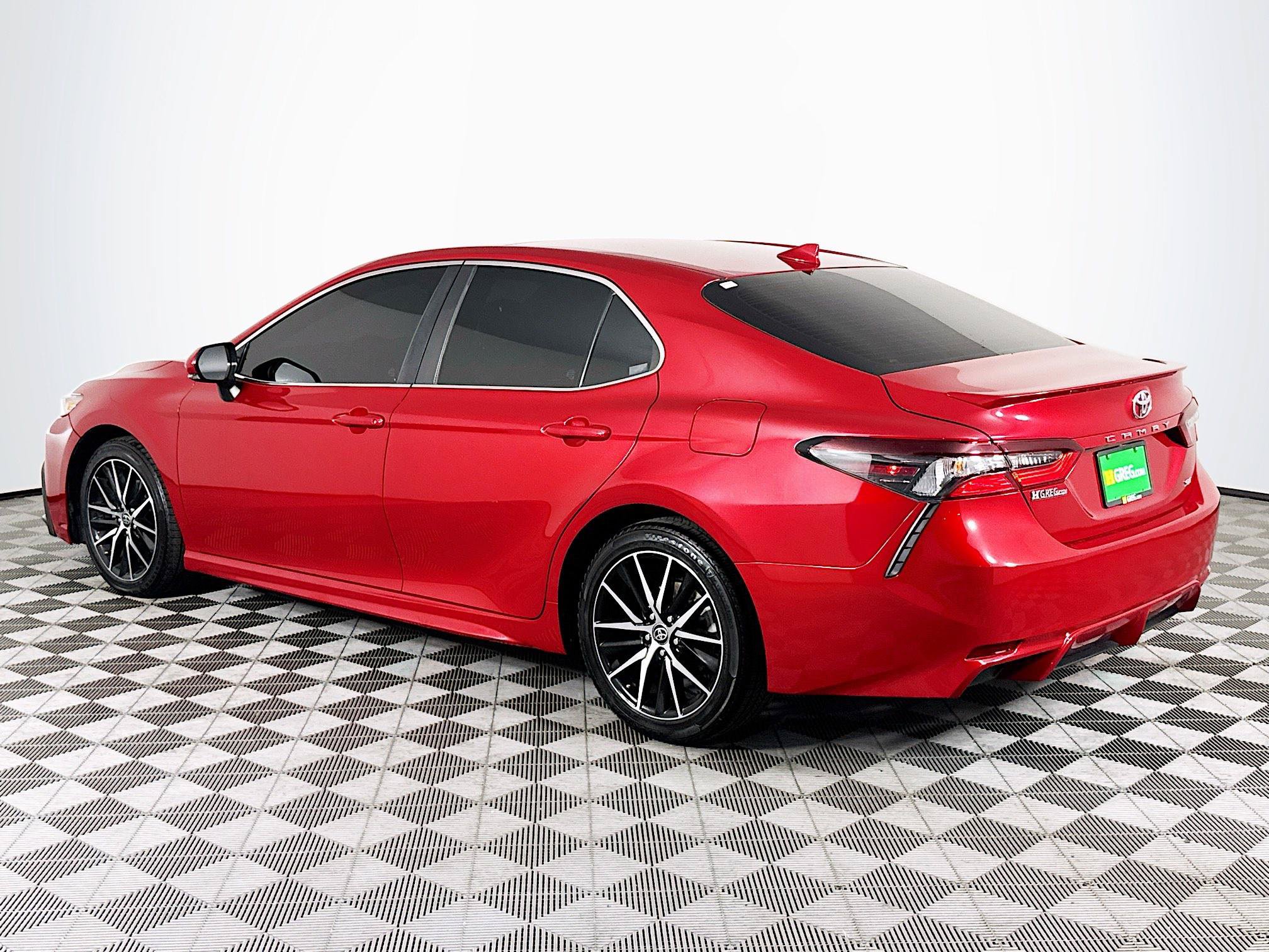 Used 2023 Toyota Camry SE w/ Cold Weather Package FWD image 6