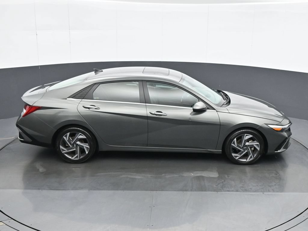 Used 2025 Hyundai Elantra SEL FWD image 22