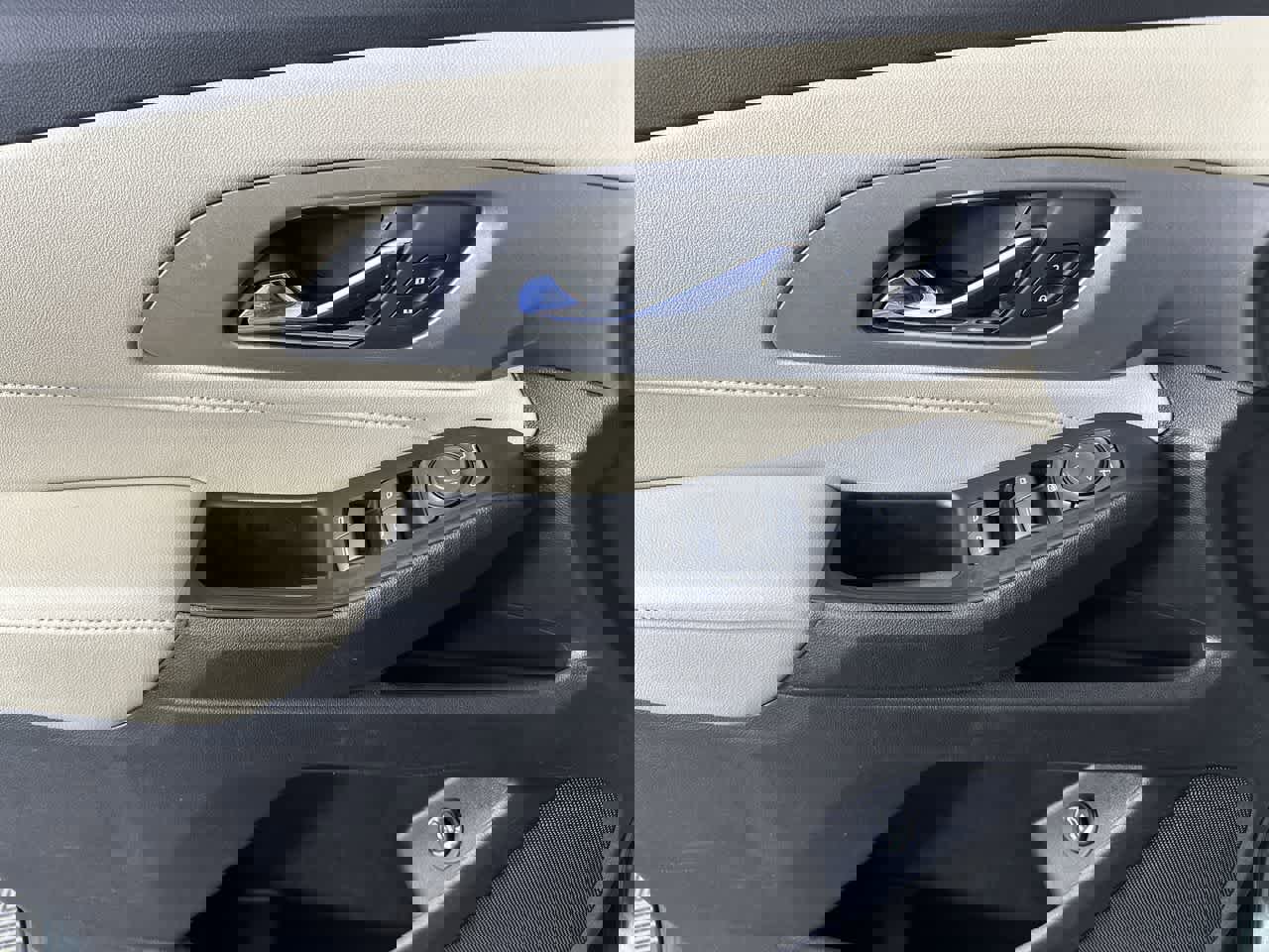 Used 2023 Chevrolet Traverse LT image 24