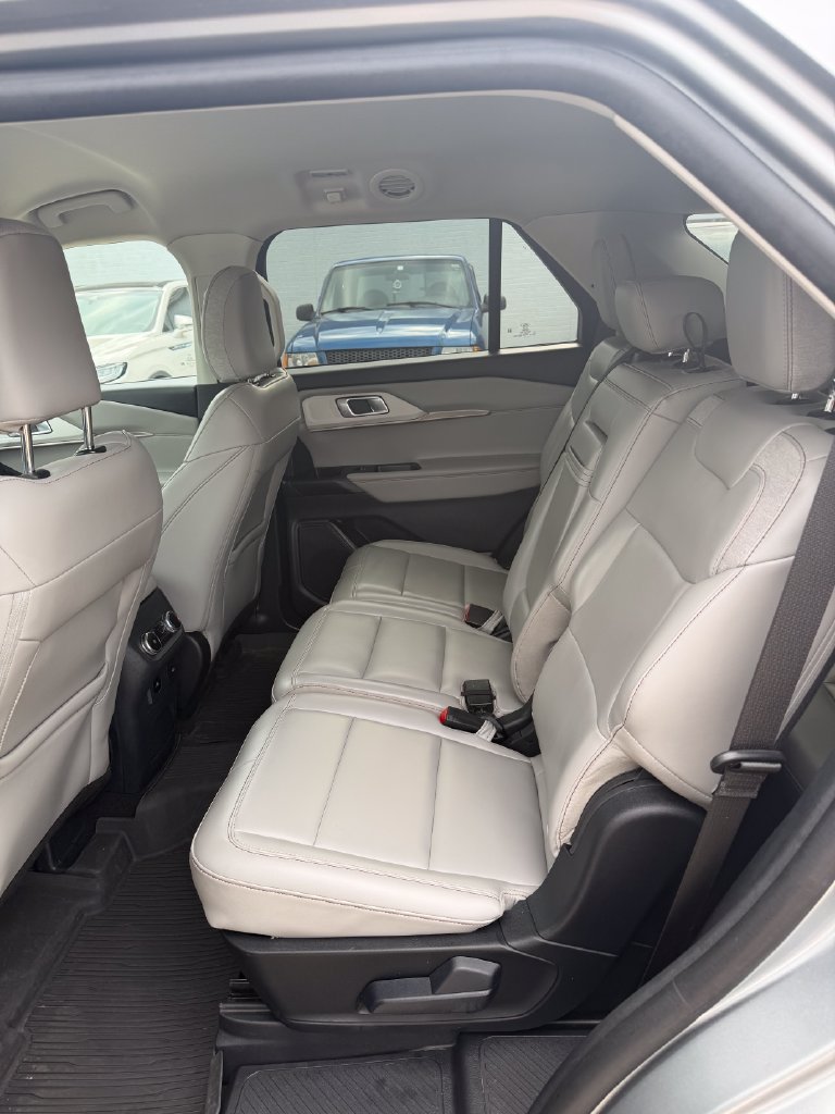 Used 2025 Ford Explorer Active w/ Active Comfort Package AWD/4WD image 19