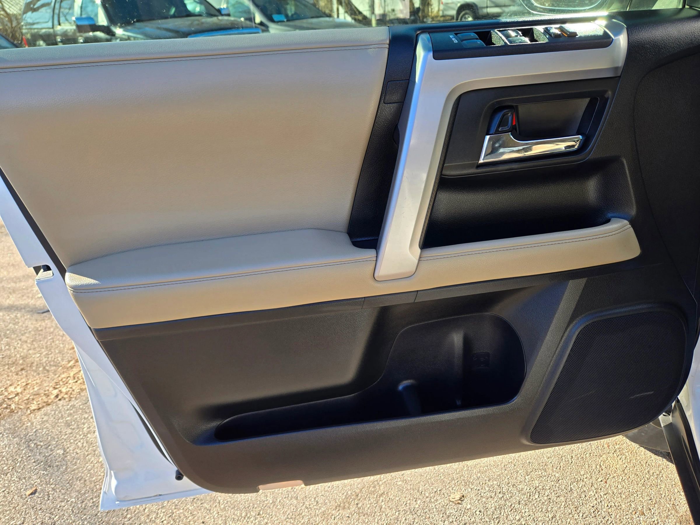 Used 2017 Toyota 4Runner SR5 Premium image 31