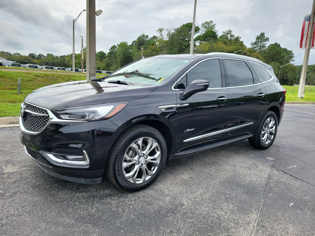 Used 2018 Buick Enclave Avenir w/ Avenir Technology Package FWD image 2