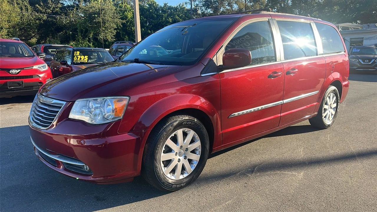 Used 2016 Chrysler Town & Country Touring FWD image 17