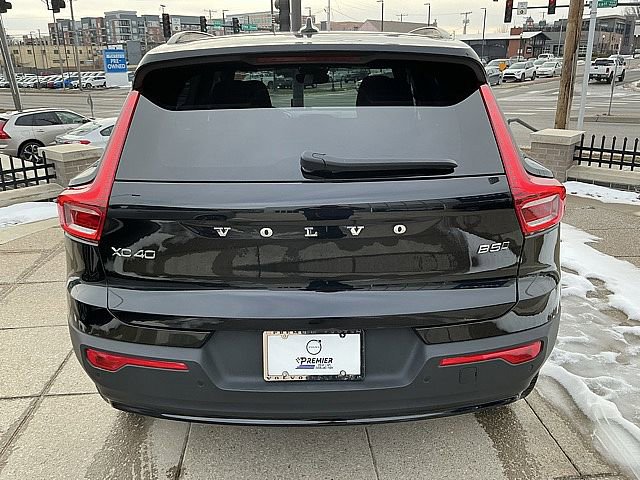 Certified 2025 Volvo XC40 B5 Plus image 9