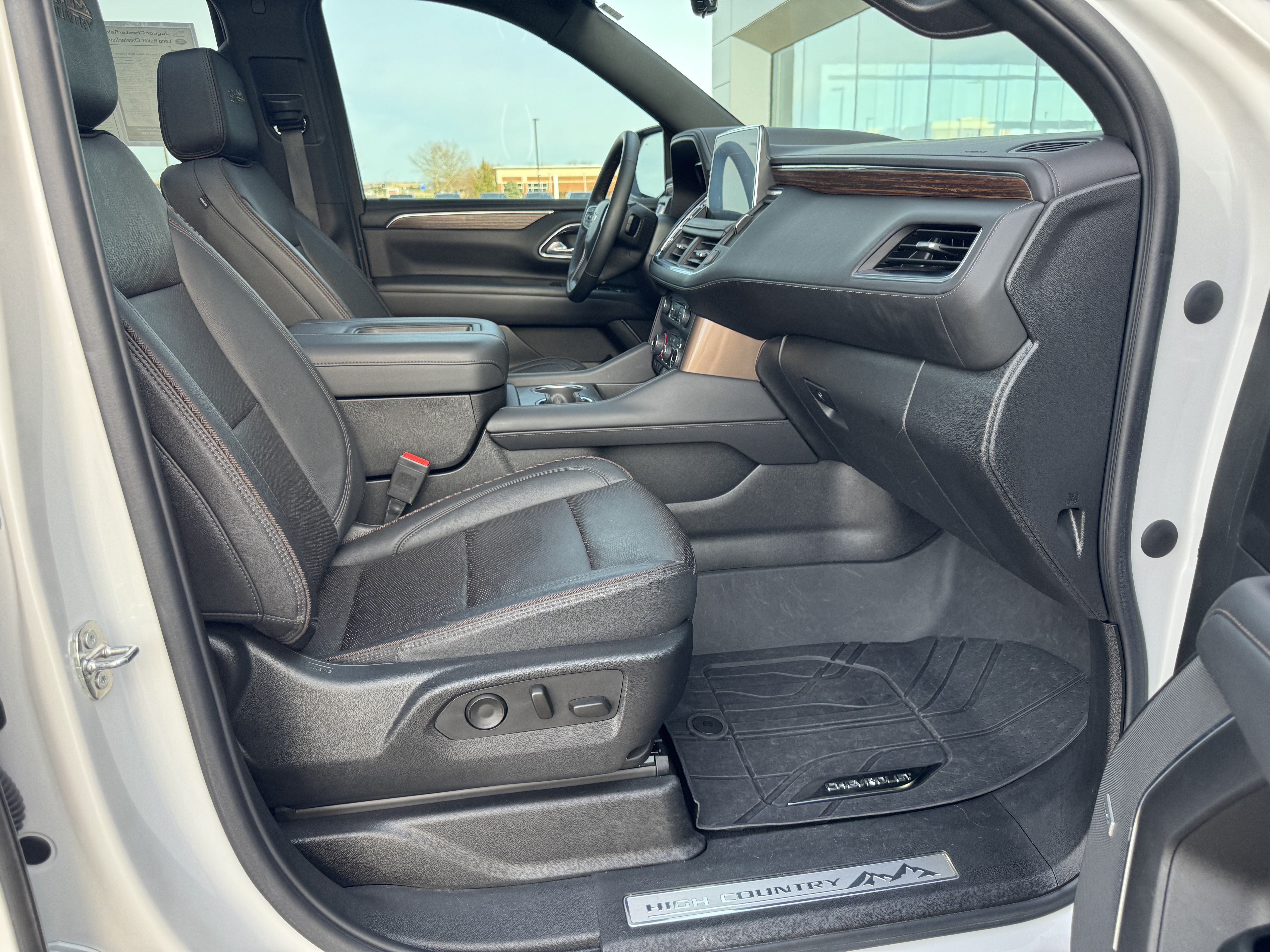Used 2023 Chevrolet Tahoe High Country AWD/4WD image 3