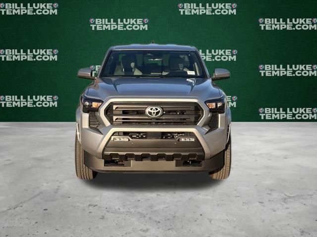 Used 2025 Toyota Tacoma SR5 AWD/4WD image 5
