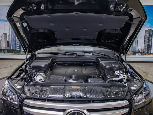 Used 2026 Mercedes-Benz GLS 450 4MATIC image 5