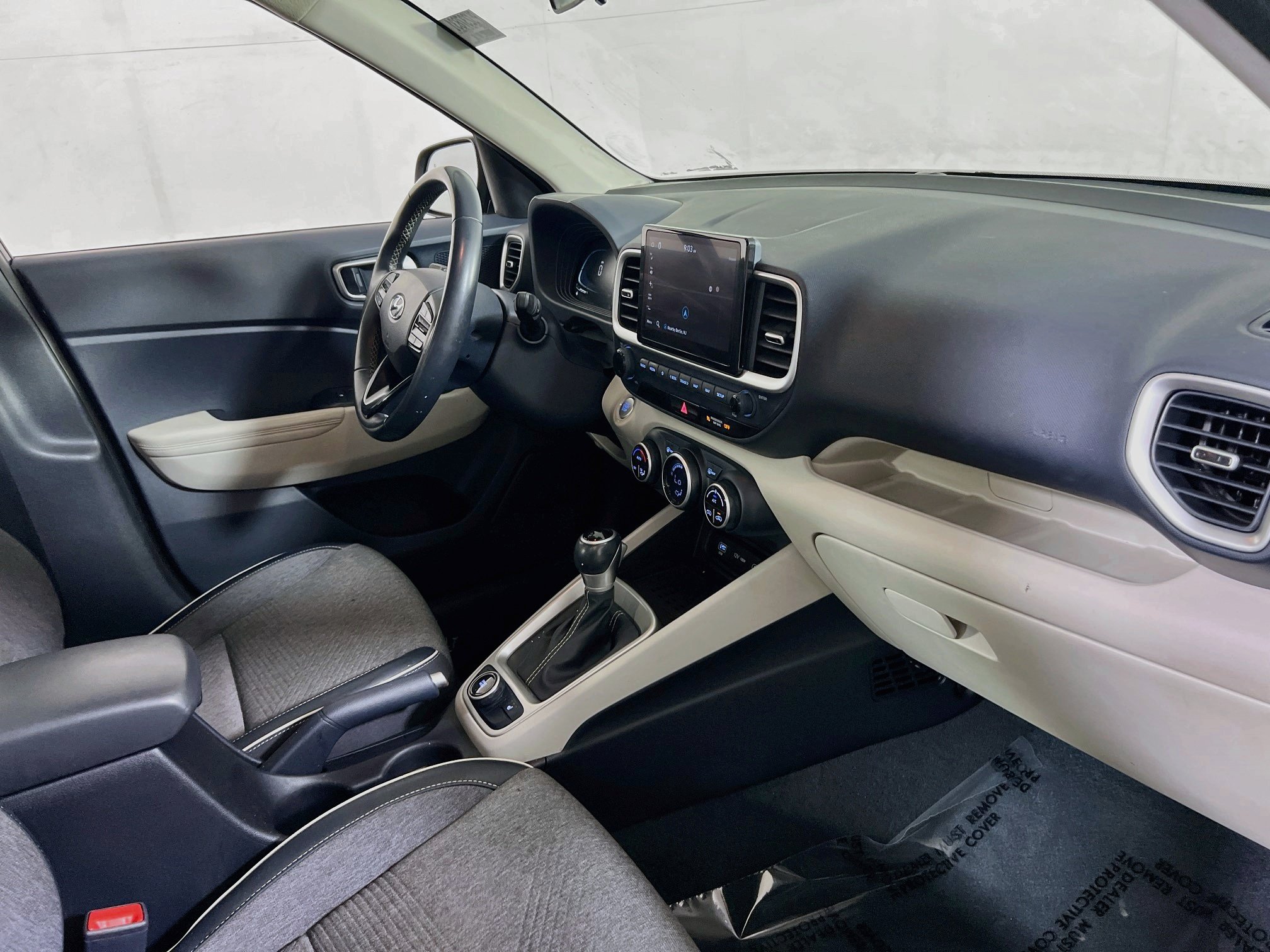 Used 2023 Hyundai Venue Limited FWD image 28
