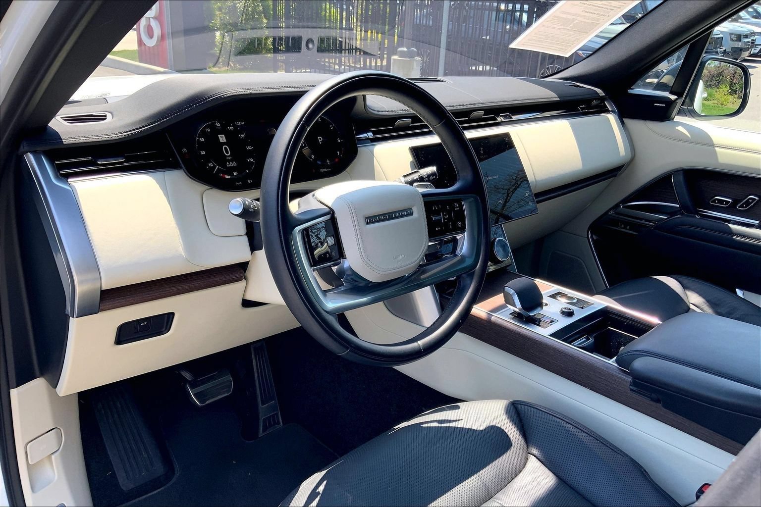 Used 2023 Land Rover Range Rover SE AWD/4WD image 17