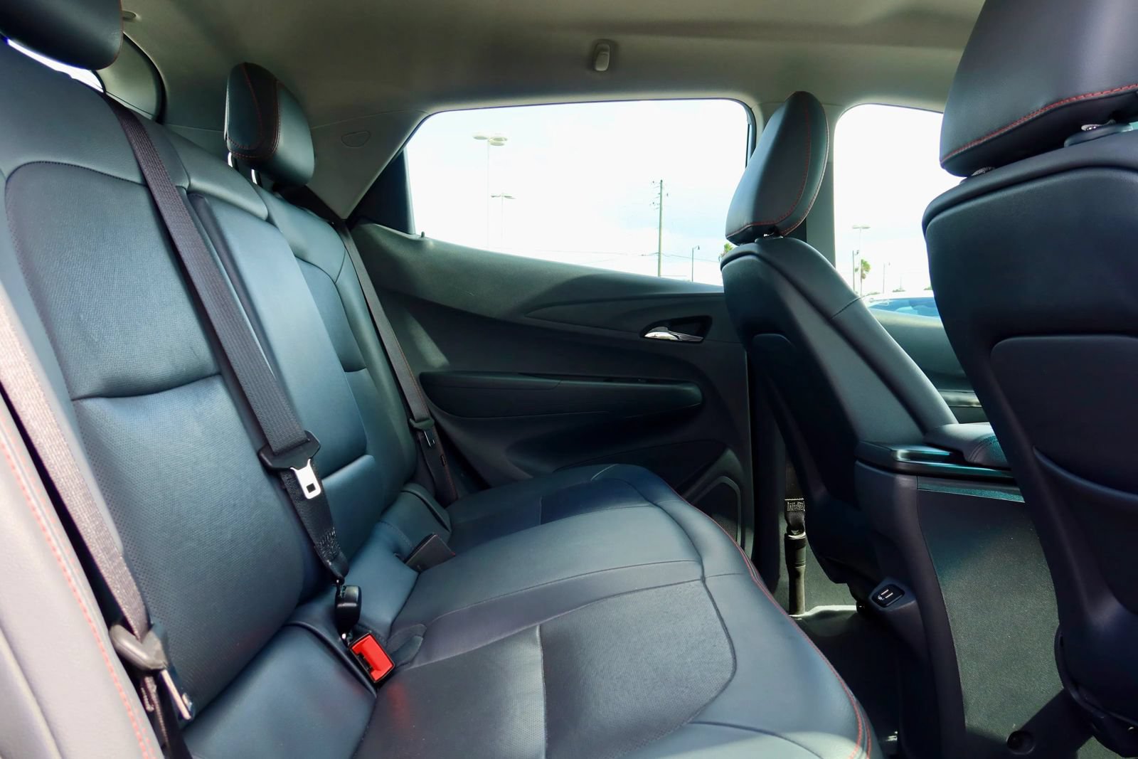 Used 2018 Chevrolet Bolt Premier w/ Driver Confidence II Package FWD image 19