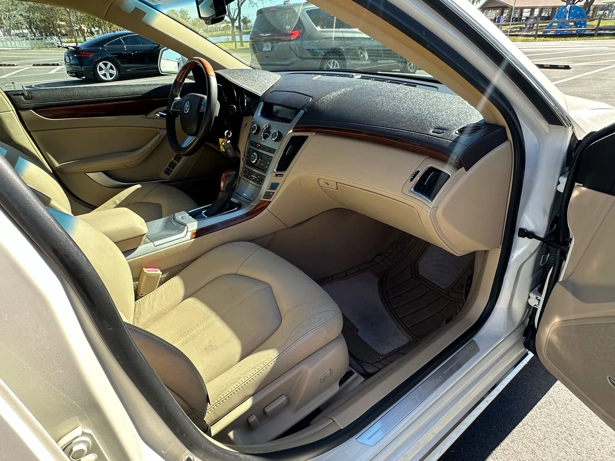 Used 2011 Cadillac CTS Luxury RWD image 22