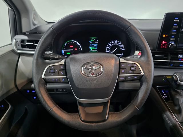 Used 2023 Toyota Sienna XLE w/ XLE Plus Package image 17