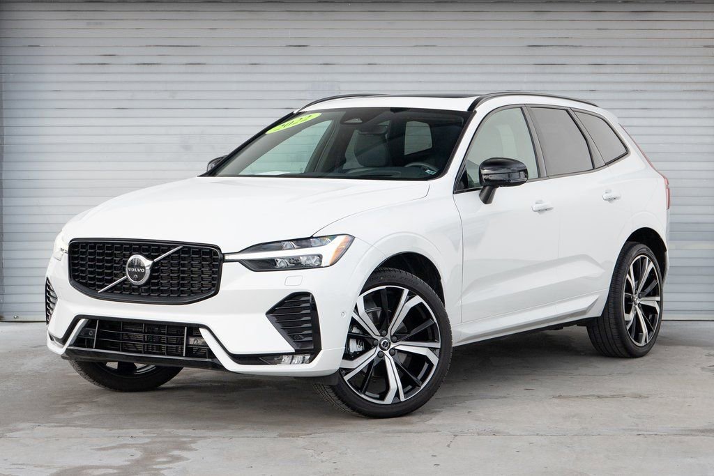 Used 2022 Volvo XC60 B5 R-Design w/ Advanced Package image 3