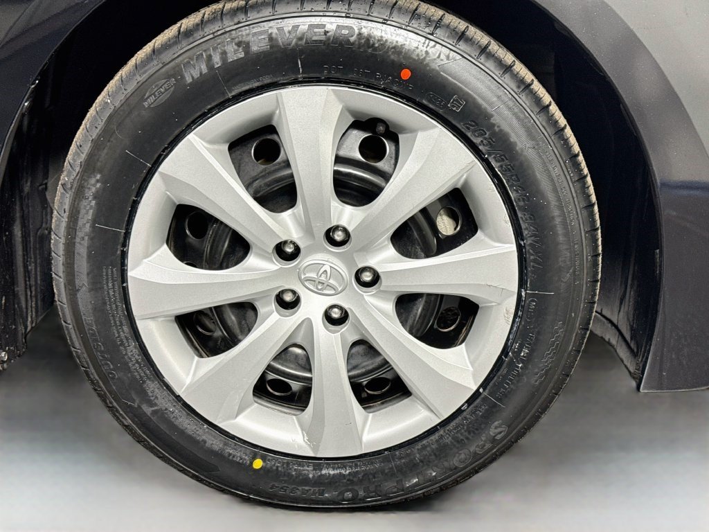 Used 2024 Toyota Corolla LE FWD image 30