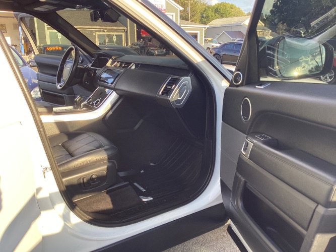 Used 2021 Land Rover Range Rover Sport SE image 9