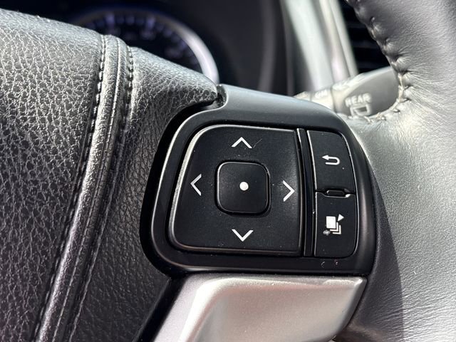 Used 2014 Toyota Highlander XLE FWD image 18