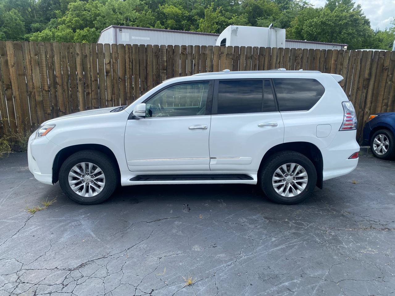 Used 2014 Lexus GX 460 w/ Premium Package AWD/4WD image 6