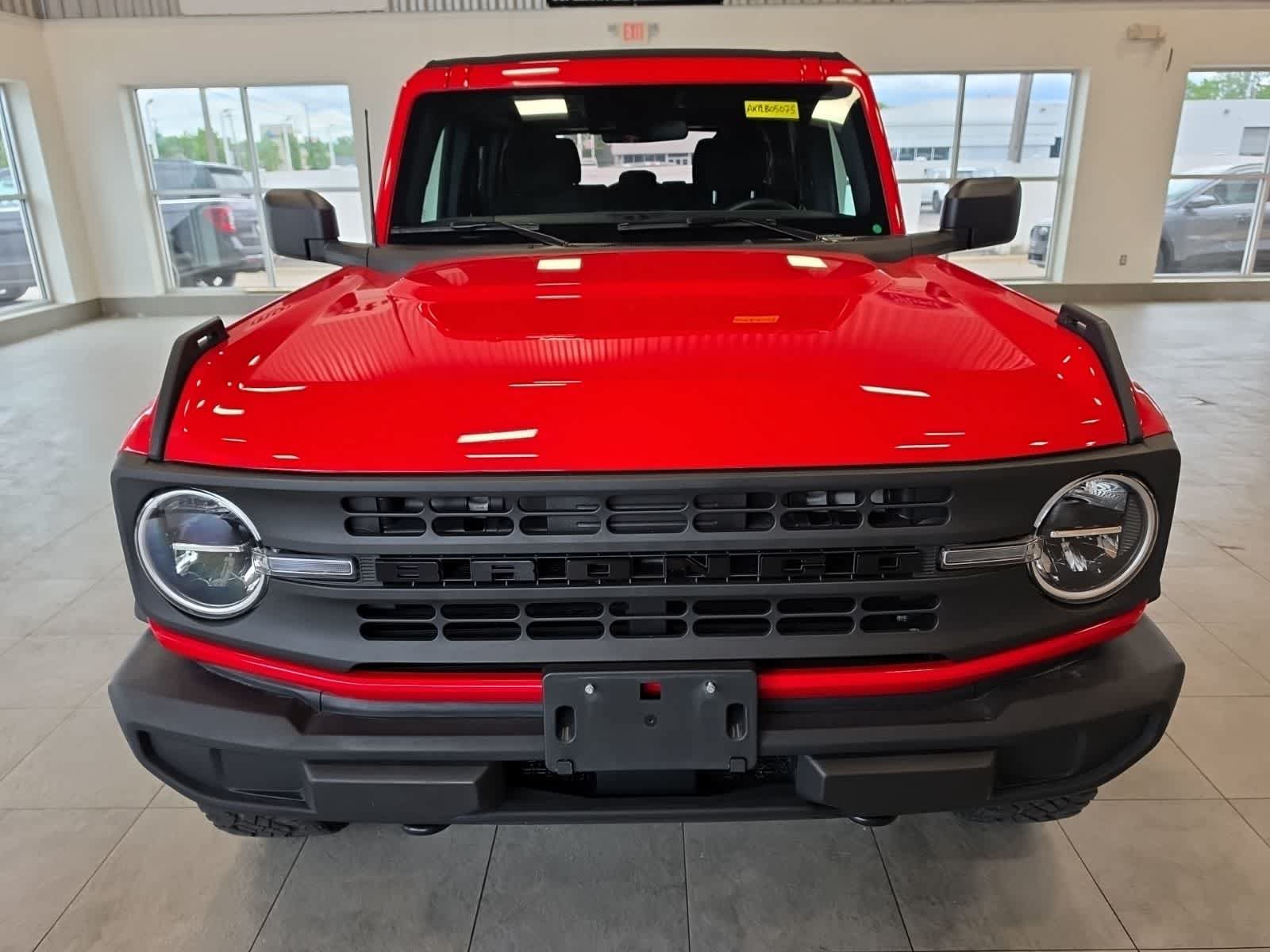 Used 2023 Ford Bronco 4-Door AWD/4WD image 3