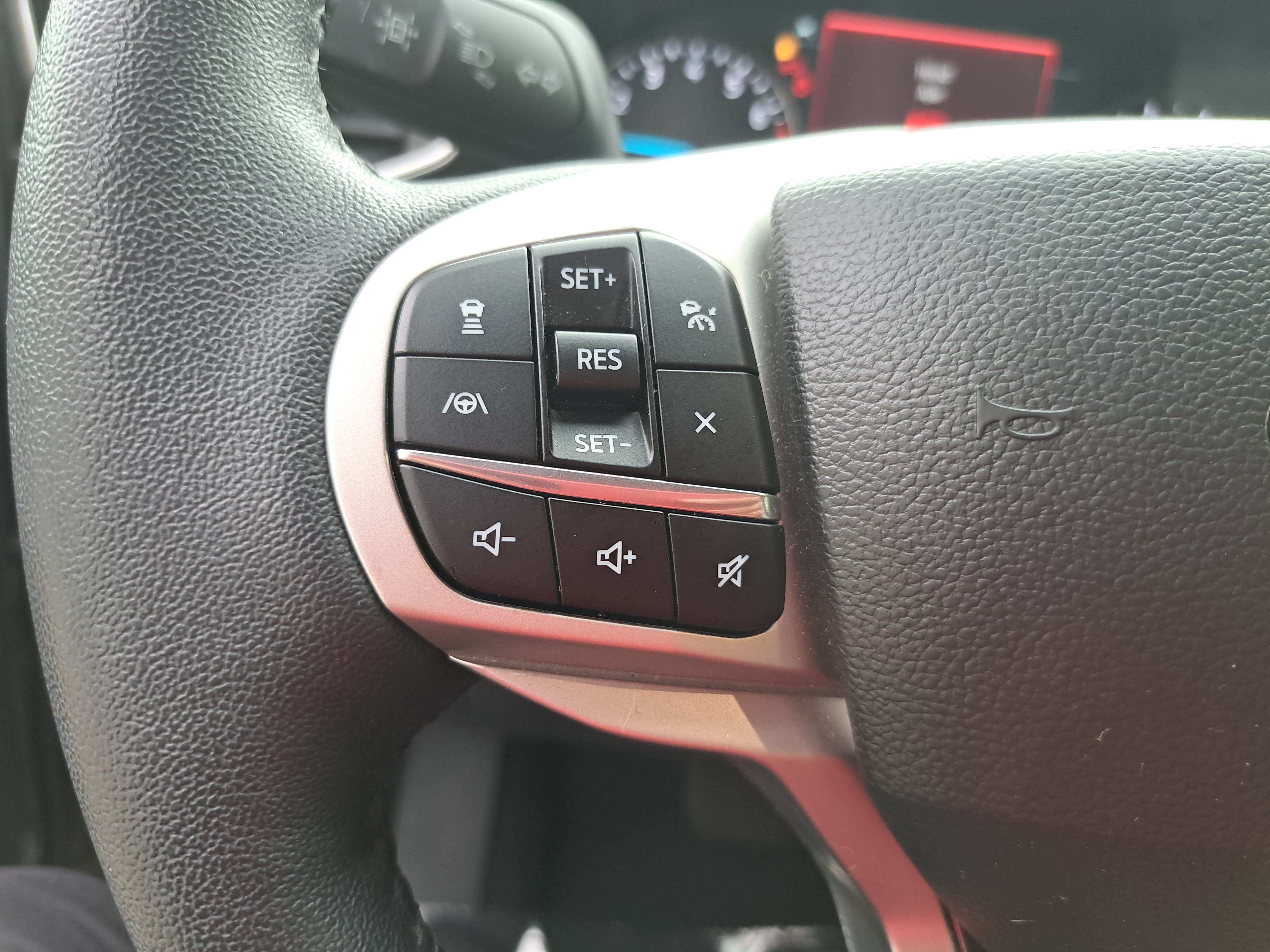 Used 2023 Ford Explorer XLT w/ Equipment Group 202A RWD image 18